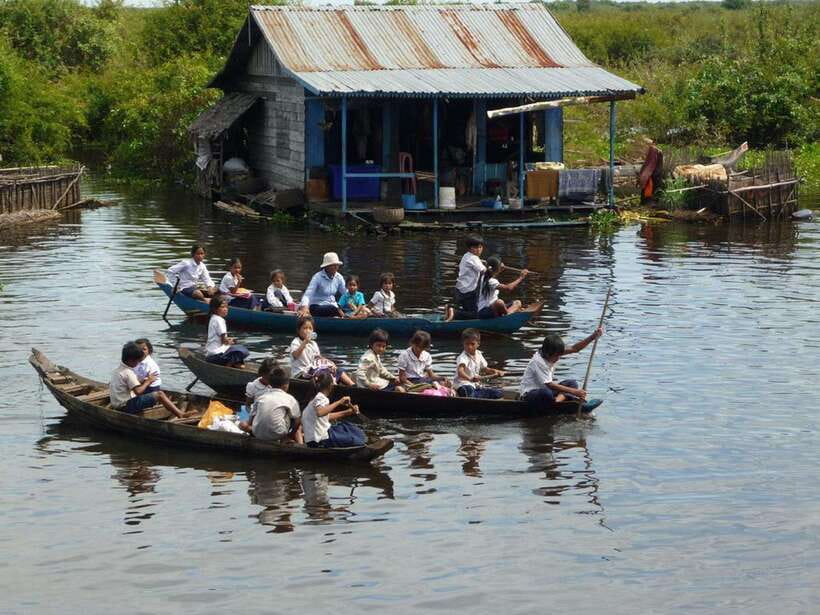 Siem Reap: Tonle Sap, Kampong Phluk & Floating Village Tour - The restaurant stop and the optional small boat