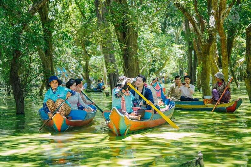 Siem Reap: Tonle Sap, Kampong Phluk & Floating Village Tour - Pickup from Siem Reap and the road to the lake