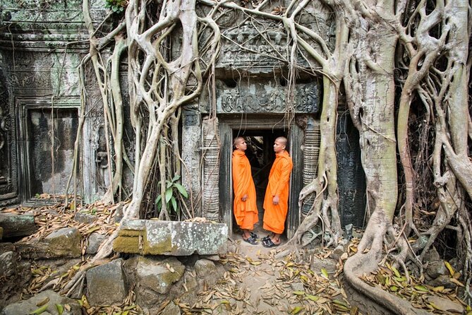Siem Reap Tour: Angkor Wat Sunrise, Bayon, Ta Prohm, Banteay Srei - Angkor Thom’s South Gate and the Churning of the Sea