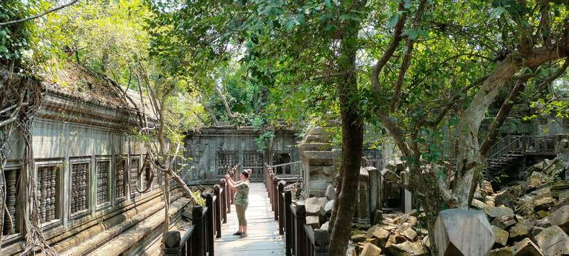 Siem Reap Tour Guide: Angkor Wat Sunrise Tour & Beng Mealea - Bayon and the faces of Angkor Thom