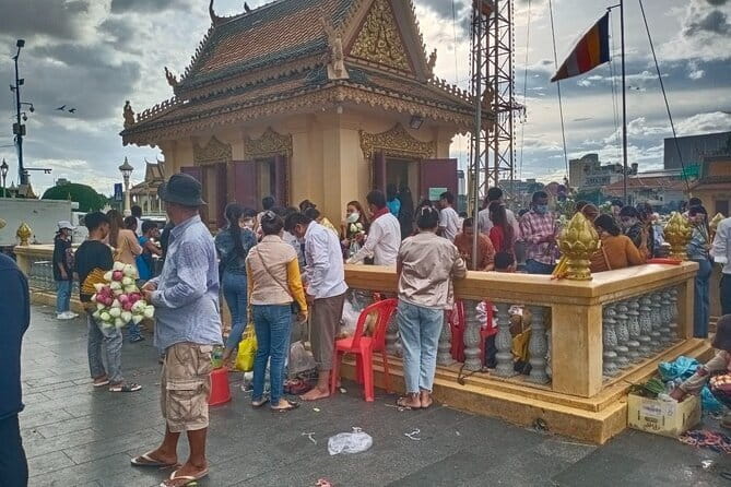 Sightseeing and historical tour in Phnom Penh - Key points to know before booking