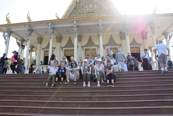 Sightseeing and historical tour in Phnom Penh - Wat Phnom and the story of Penh