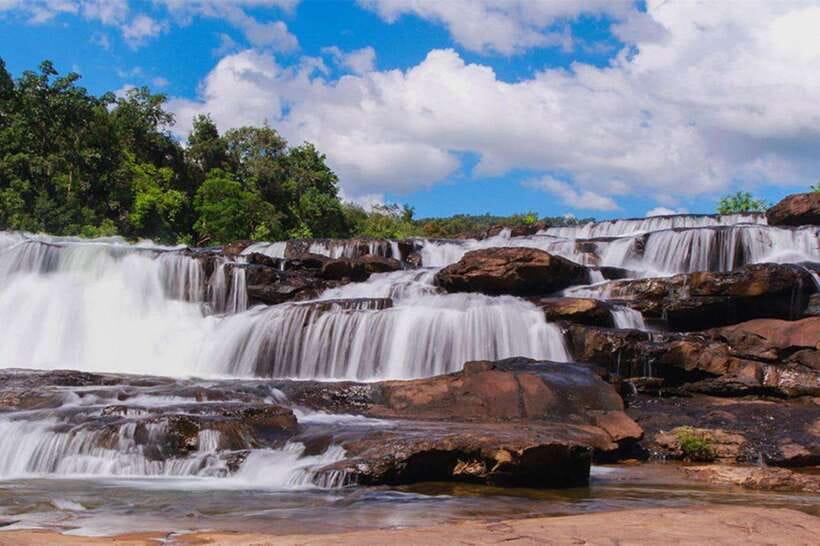 Sihanoukville City Tour for Cruise Passengers with 7 Stops - The Preah Thong Neang Neak statue tells a local legend