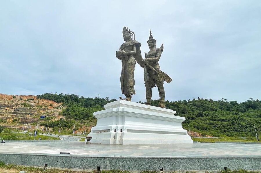 Sihanoukville City Tour for Cruise Passengers with 7 Stops - Sokha Beach closes the route with another coastal view
