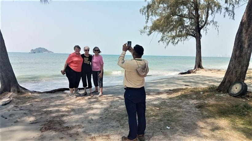Sihanoukville: Group Shore Excursion from Cruise Port - Golden Lions Roundabout And The City At A Glance