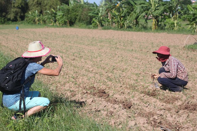 Silk Island & countryside of Phnom Penh by Tuk Tuk - Khmer Food Beside the Mekong