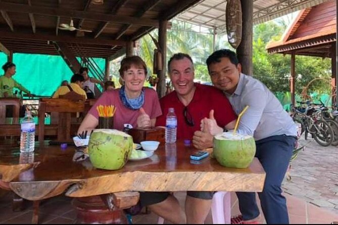 Silk Island Tuk Tuk Tour - A pagoda, market, and working village