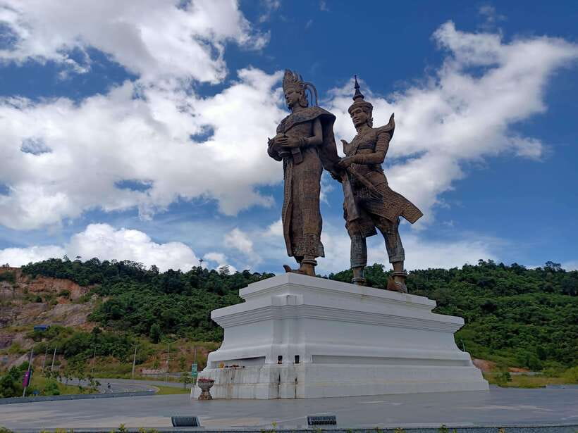Small Group Sihanoukville Exploration from Cruise Port - Independence Monument gives you the opening chapter