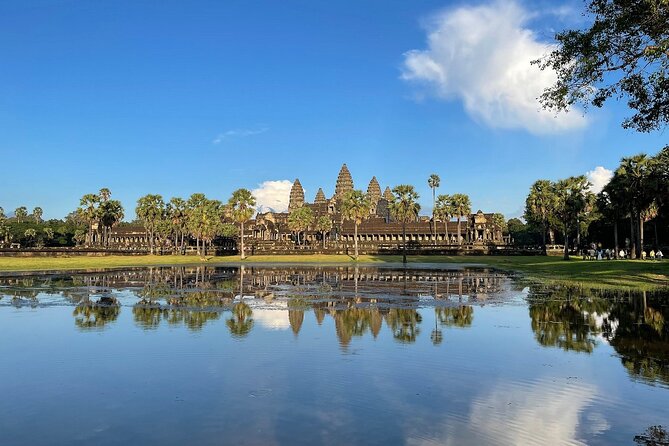 Special Angkor Wat Half Day Tour - Arriving at Angkor Wat from Siem Reap