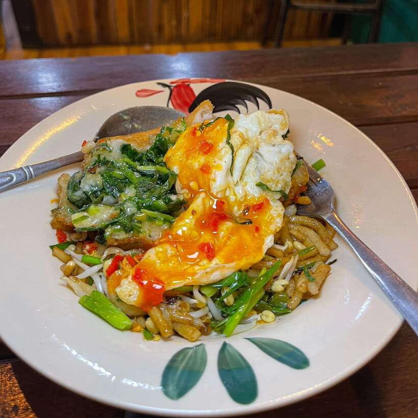 Street Food Tour and Phare Circus with Tuk-Tuk Transfers - Timing, group size, and the small details