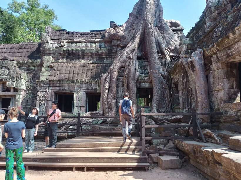 Sun Rise Small Group Day Tour in Temples of Angkor - A short breakfast pause before the next temples