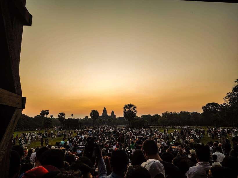 Sunrise at Angkor Wat Temple: 3-Hour Private Tour - Buying the Angkor Wat Pass Before Entry