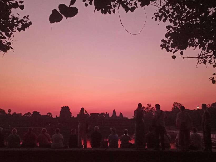 Sunrise at Angkor Wat with a sharing group - Key points to know before booking