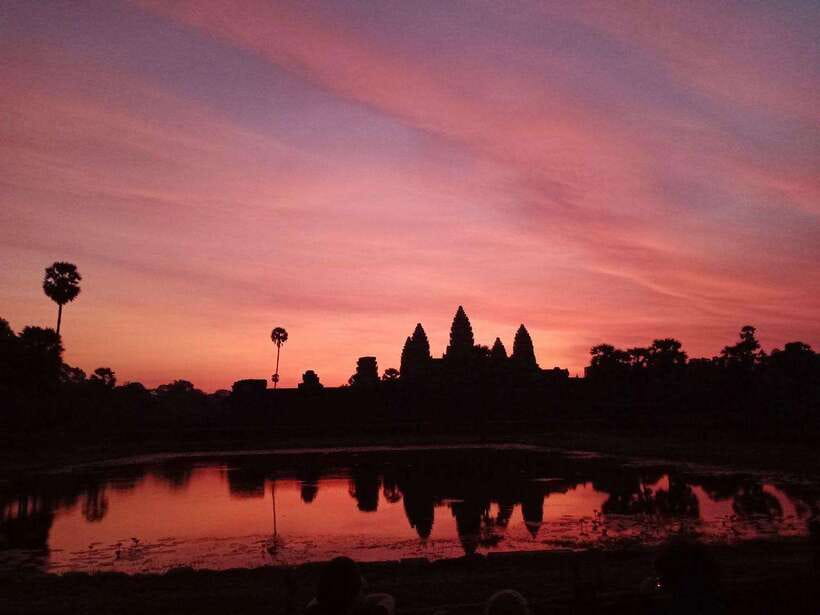 Sunrise at Angkor Wat with a sharing group - Phimeanakas and the royal terraces