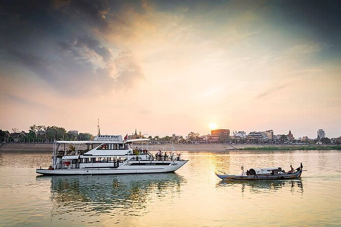 Sunset Cruise on the Mekong with Kanika Boat - Finding the Kanika Boat at 5 pm