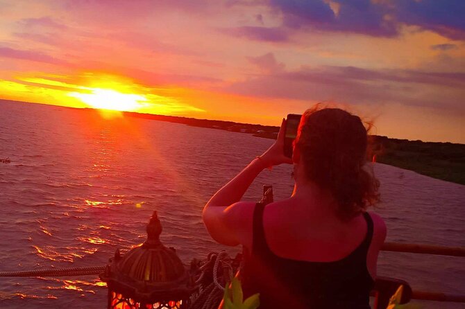 Sunset Dinner and drinks includes a Floating Village cruise tour. - Dinner: buffet promise, fixed-menu possibility