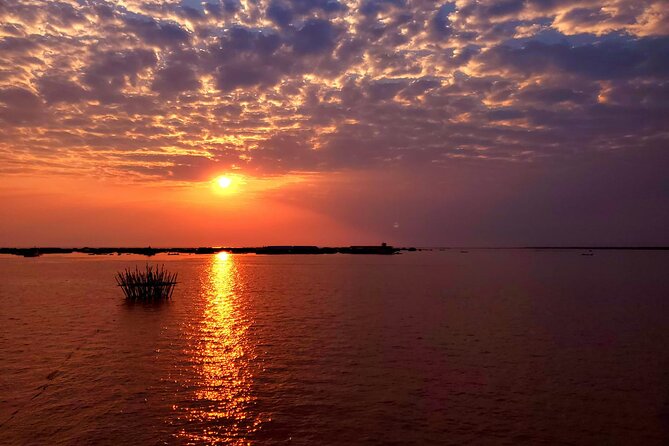 Sunset Dinner and drinks includes a Floating Village cruise tour. - Drinks and the all-inclusive appeal
