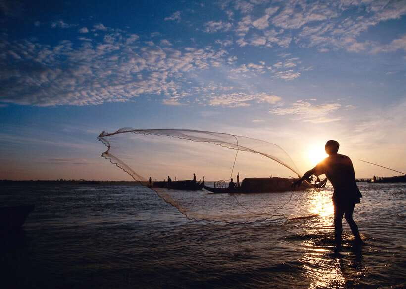 Sunset Dinner Tour: Tonle Sap Lake Floating Village - Sunset over the lake