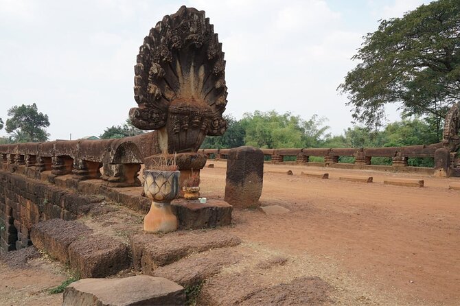 The Journey Phnom Penh to/from Siem Reap: A Memorable Tour - Skun and the famous spider market