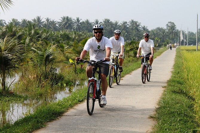 The Mekong Island Biking Tour and Lunch with farmers - Lunch with Cambodian food in a village