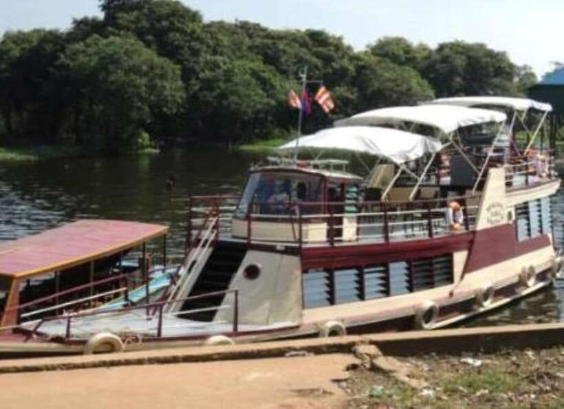 Tonle Sap Cruise & land Tour between Phnom Penh & Siem Reap - The onboard BBQ lunch and drinks