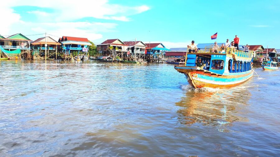 Tonle sap, Kompong Phluk (Floating village) Private Tour - The School and Pagoda