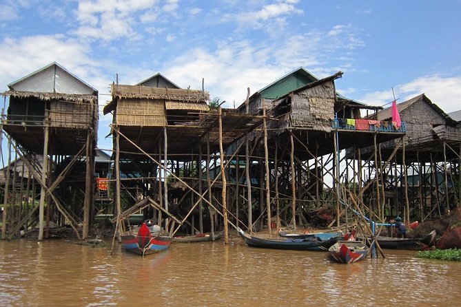 Tonle Sap Lake-Floating Villages-Mangrove Forest - Chong Khneas and the first views of Tonle Sap