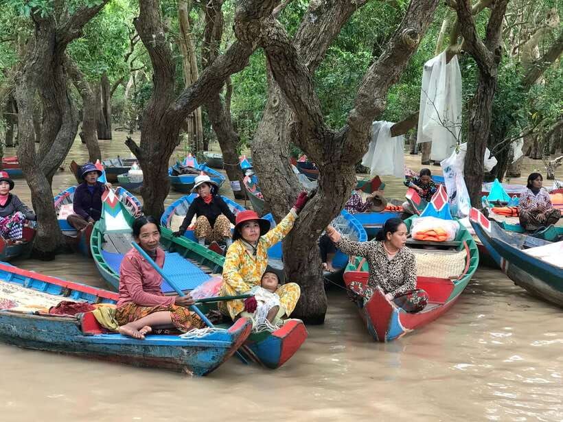 Tonle Sap Tour of Kompong Phluk Village & Evening Food tour - Timing, group size, and the tour’s weak spot