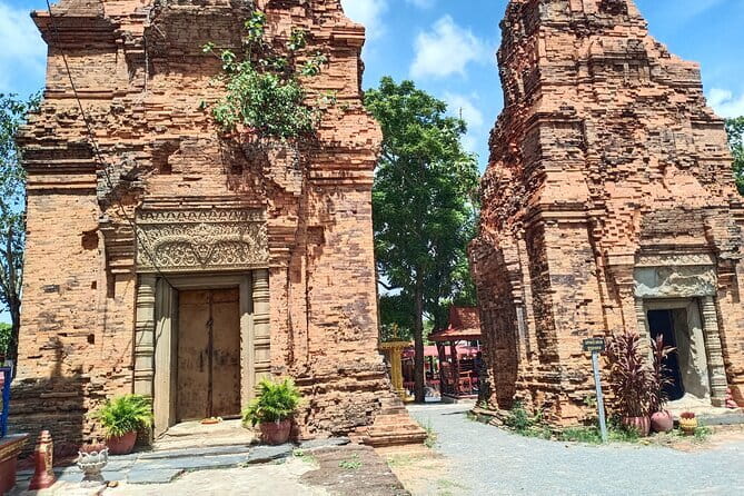Two Day Tour, Taxi Phnom Penh to Siem Reap, Angkor Visit & Return - Angkor Wat at sunrise: the early centerpiece