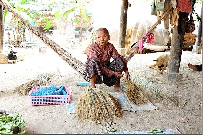 Village Life Tour from Siem Reap - What the small group and guide add