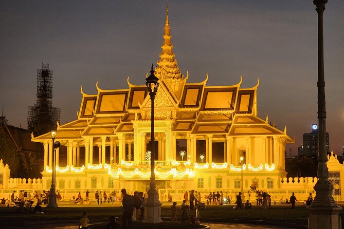 Visit 9 Places in 3 Hours by Private Tuk-Tuk - Wat Phnom begins the city story